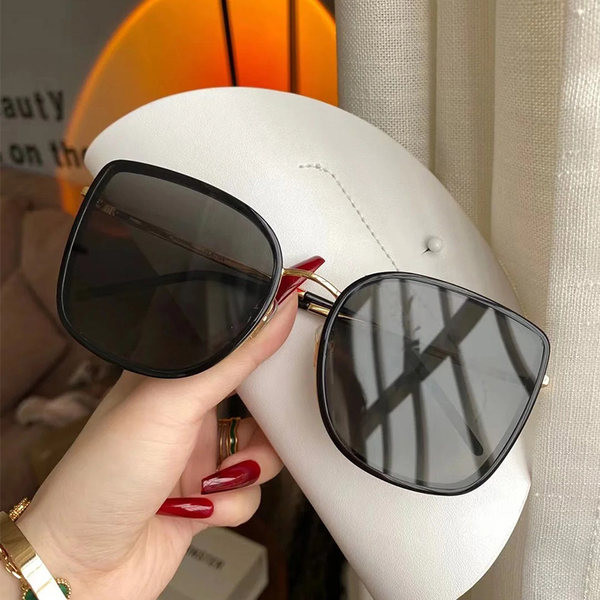 Õhukeste raamidega naiste prillid