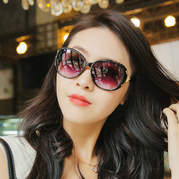 Novi model ženskih sunčanih naočala sa UV zaštitom