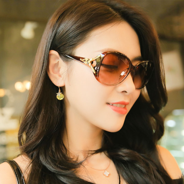 Novi model ženskih sunčanih naočala sa UV zaštitom