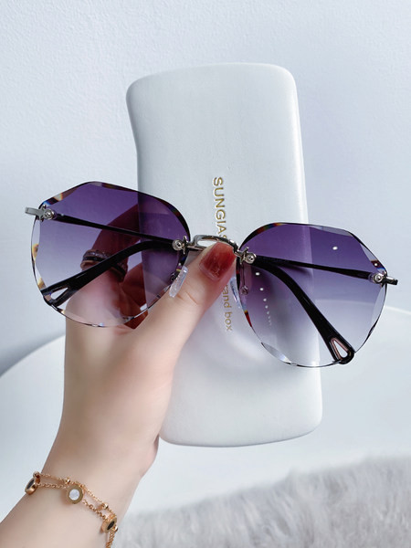 Uus UV-kaitsega prillide mudel naistele