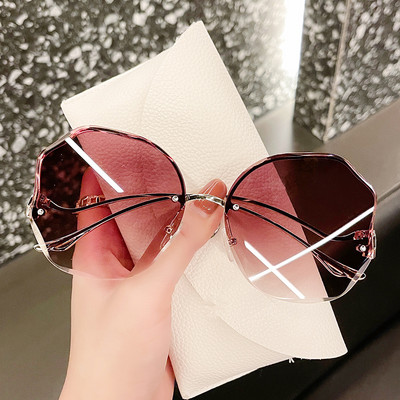 Στρογγυλά μοντέρνα γυαλιά