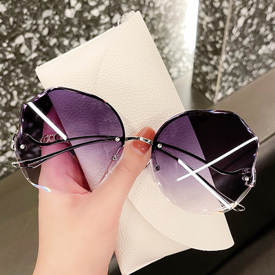 Στρογγυλά μοντέρνα γυαλιά