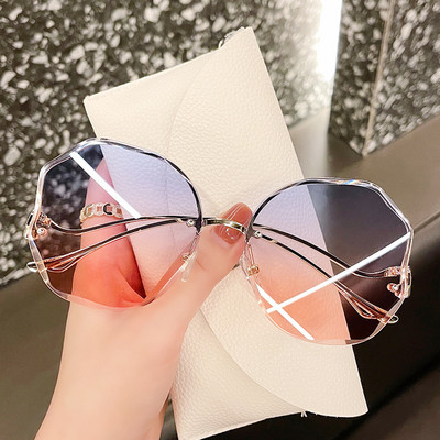 Στρογγυλά μοντέρνα γυαλιά