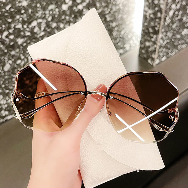 Στρογγυλά μοντέρνα γυαλιά