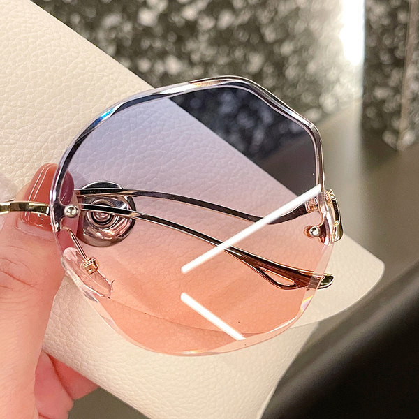 Στρογγυλά μοντέρνα γυαλιά