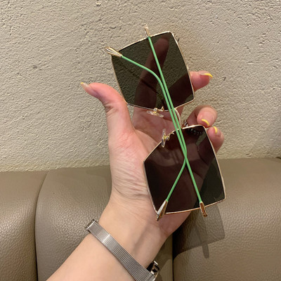 Kandilised õhukeste raamidega prillid