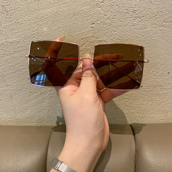 Kandilised õhukeste raamidega prillid