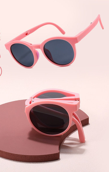 Värviliste raamidega laste päikeseprillid