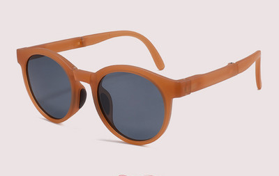 Värviliste raamidega laste päikeseprillid