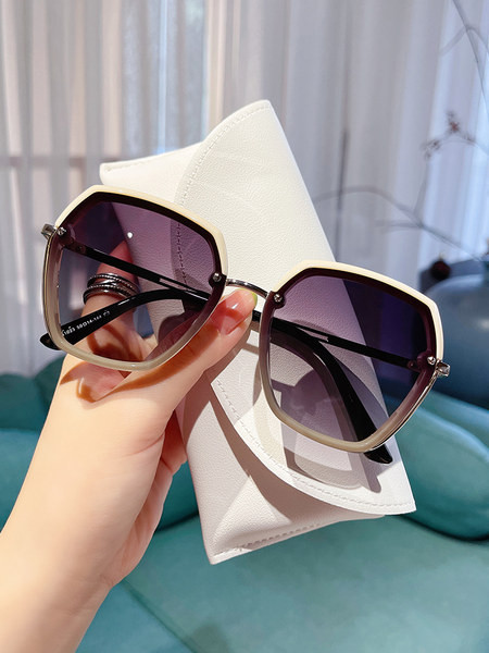 Polariseeritud naiste prillid ultraviolettpeegeldusega