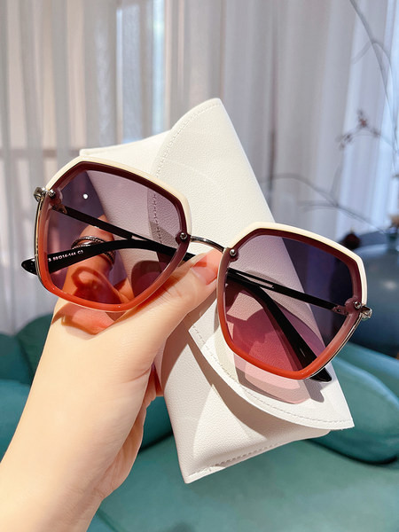 Polariseeritud naiste prillid ultraviolettpeegeldusega