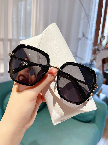 Polariseeritud naiste prillid ultraviolettpeegeldusega