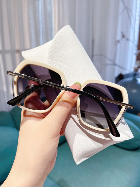 Polariseeritud naiste prillid ultraviolettpeegeldusega