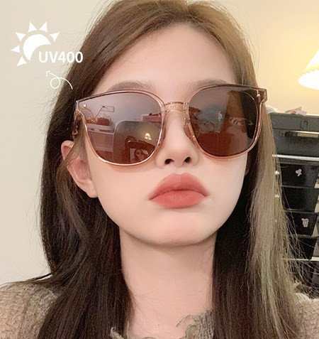 Uus ruudukujulise kujuga naiste päikeseprillide mudel