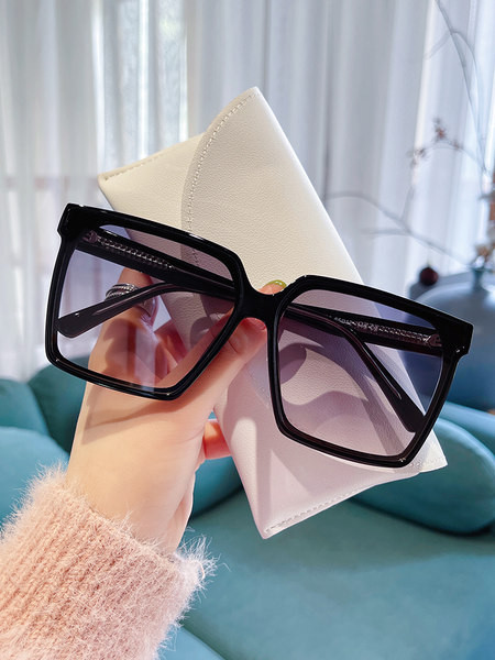 Uus ruudukujulise kujuga naiste päikeseprillide mudel