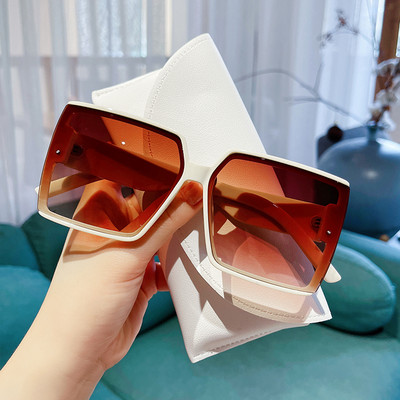 Suurte kandiliste klaaside ja UV-kaitsega naiste prillide uus mudel