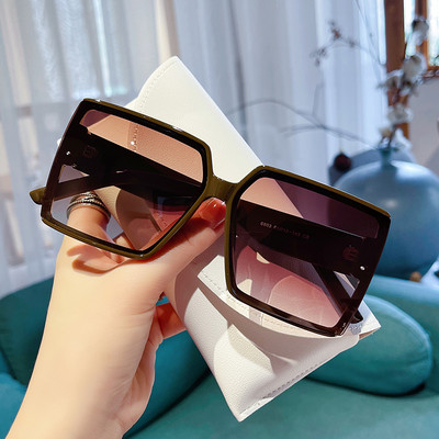 Suurte kandiliste klaaside ja UV-kaitsega naiste prillide uus mudel