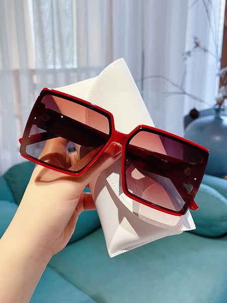 Suurte kandiliste klaaside ja UV-kaitsega naiste prillide uus mudel