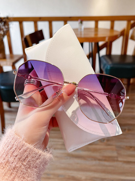 Στρογγυλά γυναικεία γυαλιά με προστασία UV