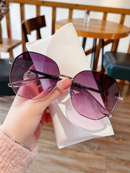 Στρογγυλά γυναικεία γυαλιά με προστασία UV