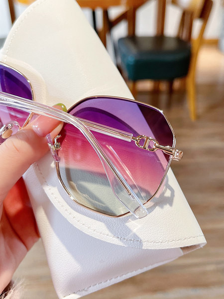 Στρογγυλά γυναικεία γυαλιά με προστασία UV