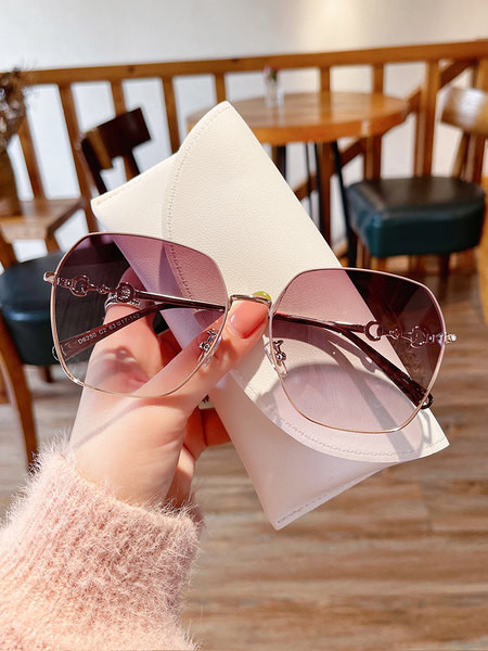 Uus metallraamiga naiste päikeseprillide mudel