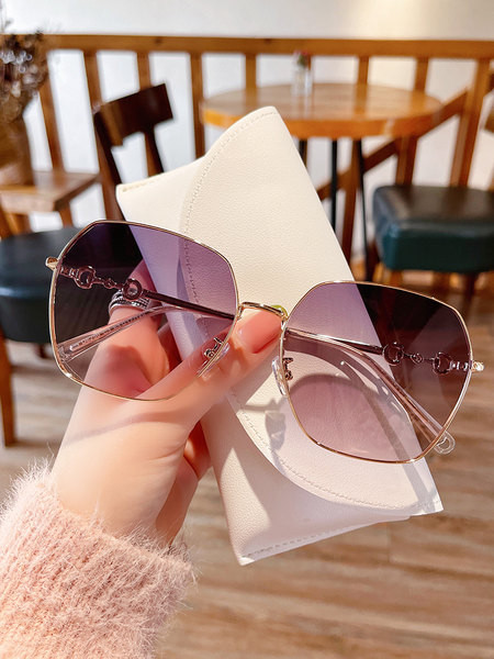 Uus metallraamiga naiste päikeseprillide mudel