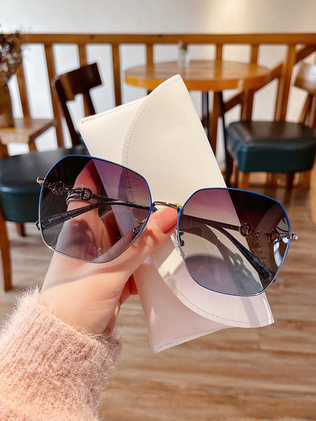 Uus metallraamiga naiste päikeseprillide mudel