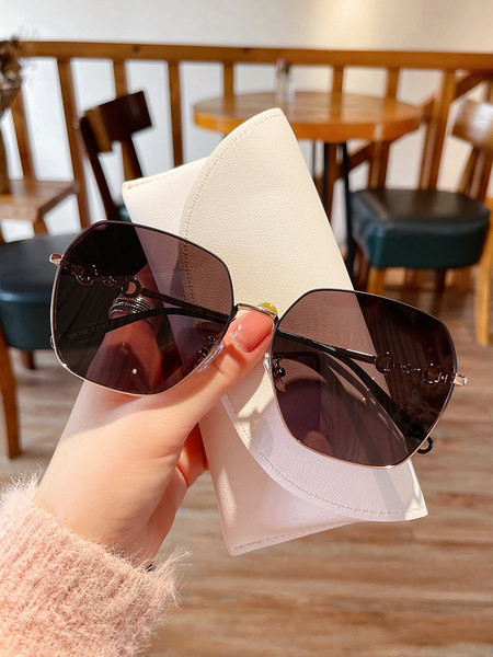 Uus metallraamiga naiste päikeseprillide mudel