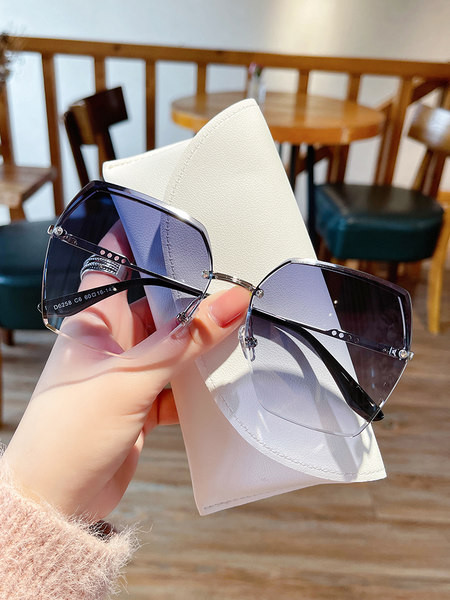 Uus UV-kaitsega naiste päikeseprillide mudel