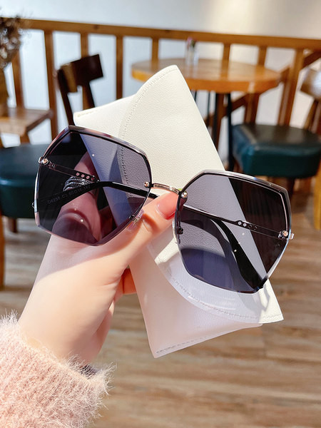 Uus UV-kaitsega naiste päikeseprillide mudel