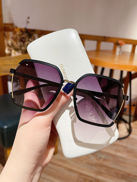 Uus UV-kaitsega naiste prillide mudel - õhuke raam