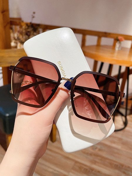 Uus UV-kaitsega naiste prillide mudel - õhuke raam