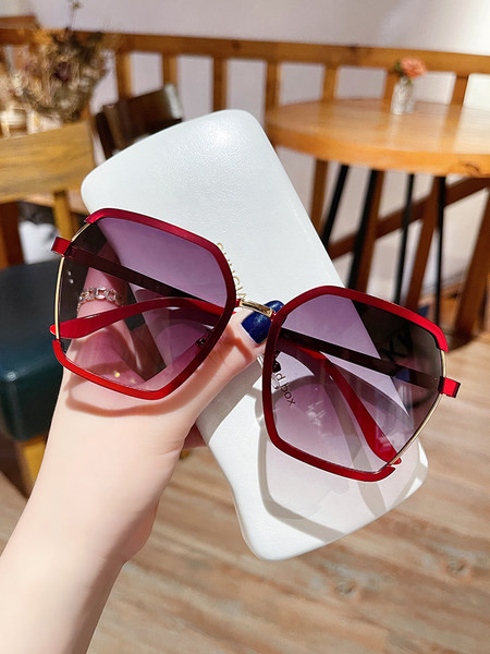 Uus UV-kaitsega naiste prillide mudel - õhuke raam