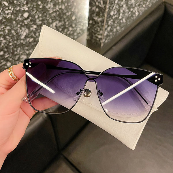 Įprasti moteriški akiniai nuo saulės su metaliniu plonu rėmeliu