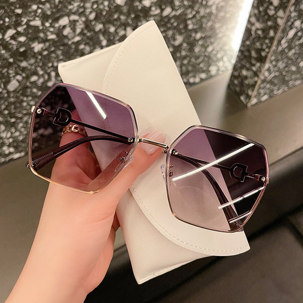 Moteriški akiniai nuo saulės plonu metaliniu rėmeliu