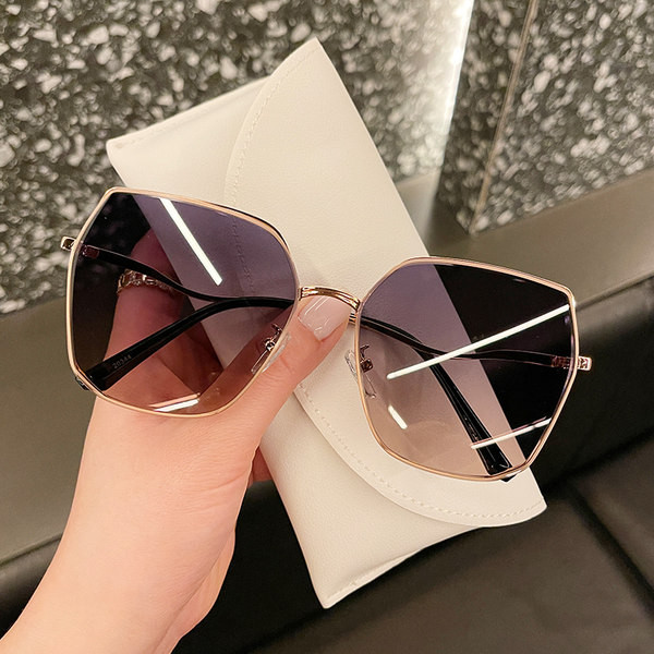 Νέο μοντέλο γυαλιά με προστασία UV