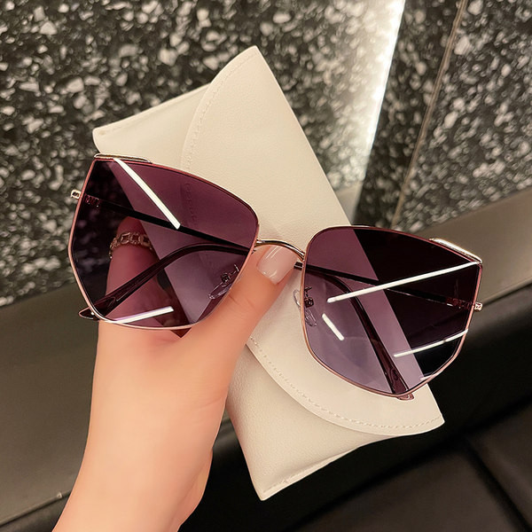 Μοντέρνα γυναικεία γυαλιά ηλίου με μεταλλικό λεπτό σκελετό