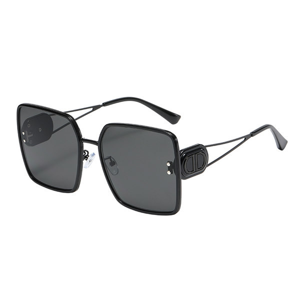 Moodsad naiste prillid ruudukujuliste laiklaasidega