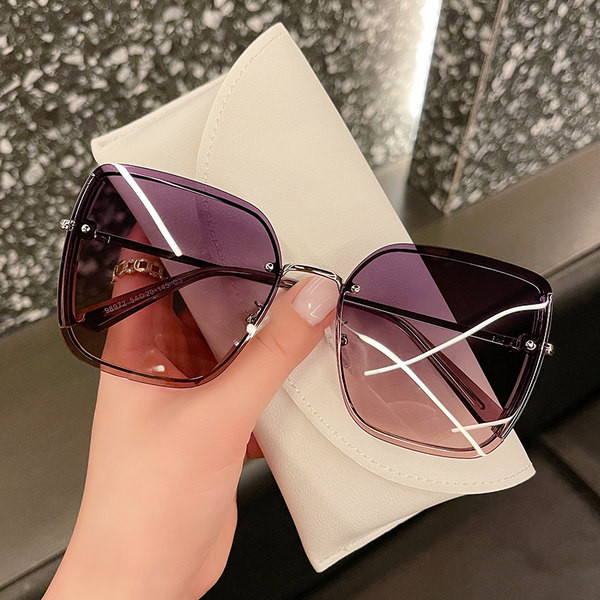 Uus UV-kaitsega naiste kandiliste prillide mudel