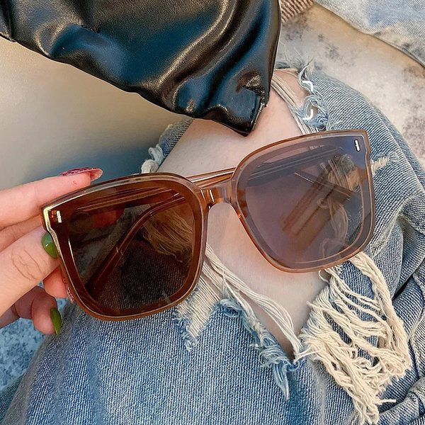 Naiste kandilised prillid ja plastikraamid