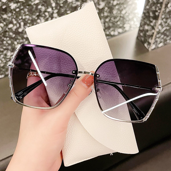 Μοντέρνα γυναικεία γυαλιά ηλίου με μεταλλικό σκελετό