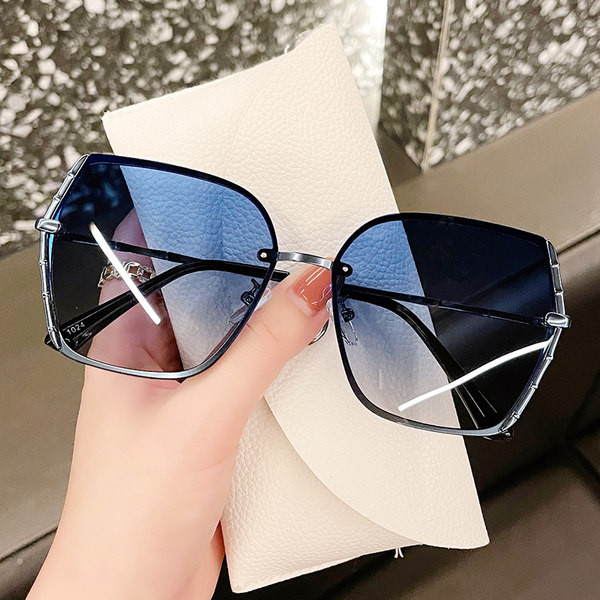 Μοντέρνα γυναικεία γυαλιά ηλίου με μεταλλικό σκελετό
