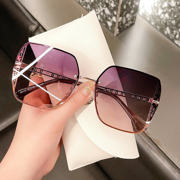 Uus õhukeste raamide ja ruudukujuliste naiste prillide mudel