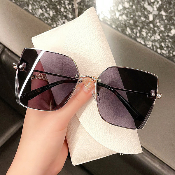 Μοντέρνα γυαλιά σε πολλά χρώματα - για γυναίκες