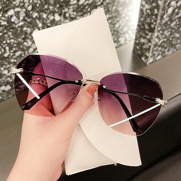 Νέο μοντέλο γυναικείά κομψά γυαλιά με λεπτό μεταλλικό σκελετό