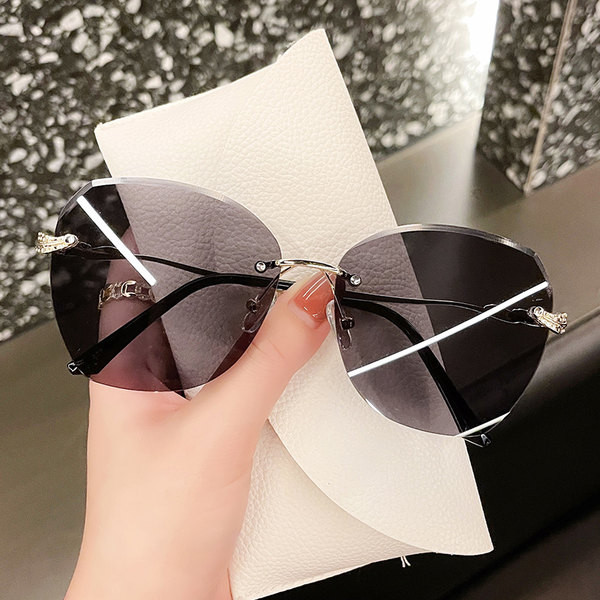 Νέο μοντέλο γυναικείά κομψά γυαλιά με λεπτό μεταλλικό σκελετό