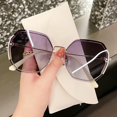 Moodsad õhukeste metallraamidega ja UV-kaitsega naiste prillid