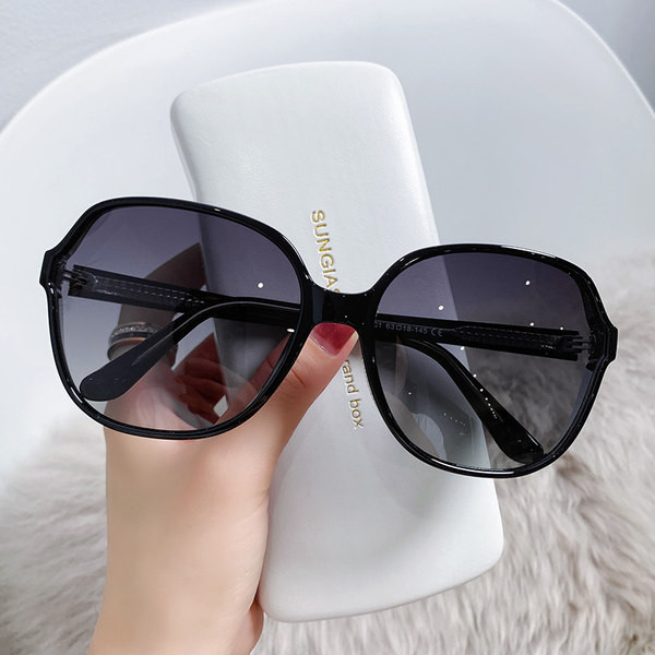 Ženske sunčane naočale ovalnog oblika novi model