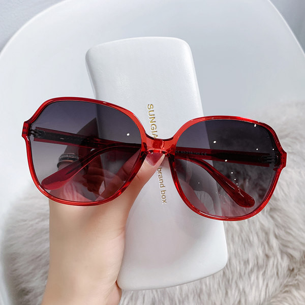 Ženske sunčane naočale ovalnog oblika novi model